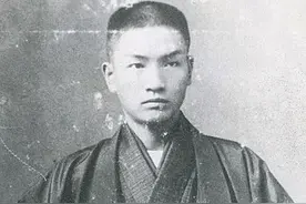 蒋介石年轻时算命，大师给他批了八个字，二十多年后才知其中含义图片