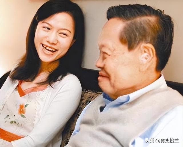 杨振宁去世后，翁帆再发文，49岁无子女的她	，早已被安排好了退路