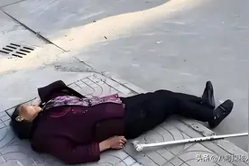 “骗人死全家”12年前男孩扶老太，被讹百万，毒誓最终是否成真？图片