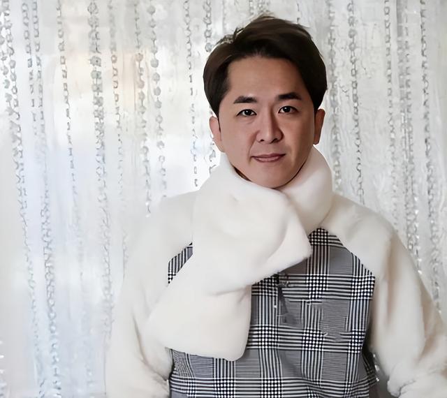 百位女星投怀送抱？富豪拒接：卸妆后判若两人！网友炸锅评理