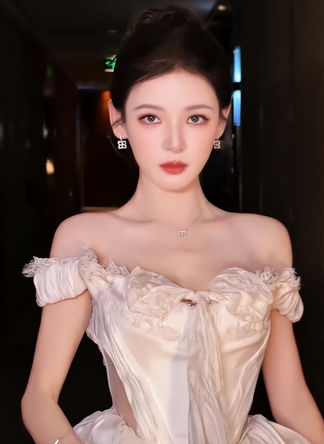 逆风翻盘？38岁王思聪再破"天花板"，让王健林和整个商界"沉默"了