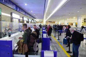 新免签六国第一批旅客抵渝了图片