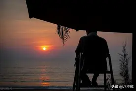 家里有老人，如果性情突然大变，你可就要注意了图片