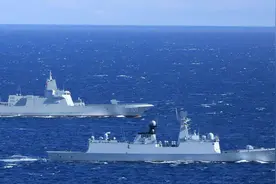 23年美国记者登上052D大驱，直接一句惊叹：7000吨巨舰还能这样？图片