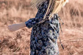 醉酒夜晚，我与老同学的意外重逢图片