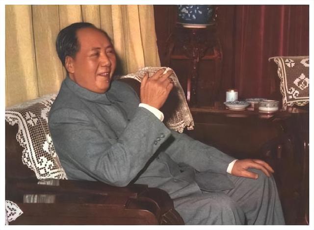 毛主席去世前，有1件怪事及2个巧合，有人说天意有人说是暗示