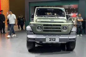 13万级最便宜越野SUV，212 T01比坦克300便宜6万，标配2.0T+8AT图片