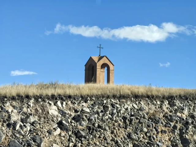 人均卡戴珊，这个忧伤又美丽的小国让我念念不忘