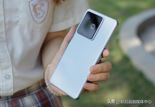 2025公认“续航最佳”的5款手机，入手无需太贵，512GB最高2549元