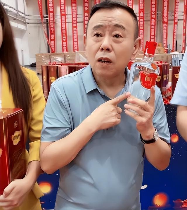 戏子误国？央媒点名痛斥，这4位艺人为捞金害惨老百姓，毫无底线