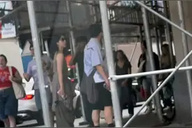 黄磊和女儿黄多多在美国骑自行车被偶遇图片