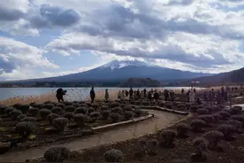 日本富士山山顶附近发现三名死者图片