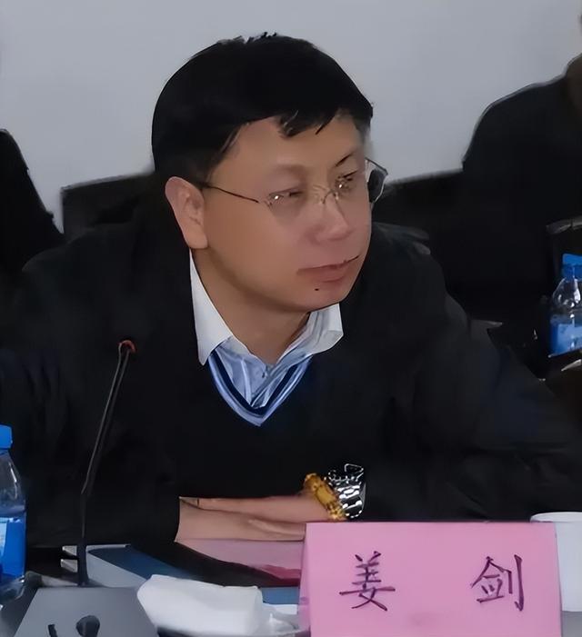 又揪出来一个巨贪，金额高达9.7亿，首富夫人郝斌跨境逃亡失败了