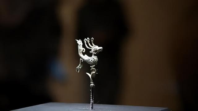 书店退潮，年轻人又冲去博物馆买文创了