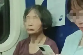 女婿睡卧铺，留丈母娘坐硬座后续：拍摄者再发声，老人反被指责图片