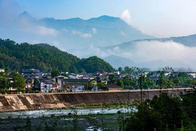 成都10大避暑古镇，溪河玩水泛舟、打水仗、捉虾网鱼…1天打来回