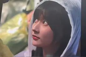 薛之谦演唱会又遇超级大美女，网友惊呼：可以去拍琼瑶偶像剧了图片