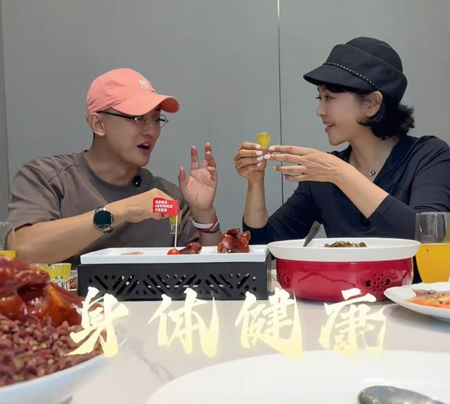 程成为了方琼53岁仍不娶妻？两人合体吃饭，嬉笑打闹感情实在太好