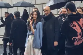 唐嫣刘诗诗，时装周压轴出场，霸气十足，回头率100%惊艳外国友人图片