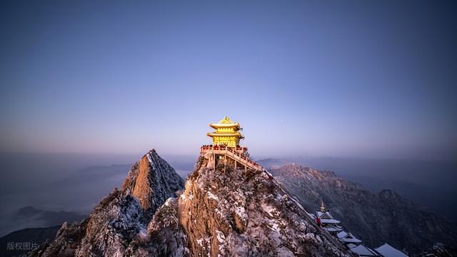 此生必爬的十大名山：从人间仙境到极限挑战，你敢来征服吗？