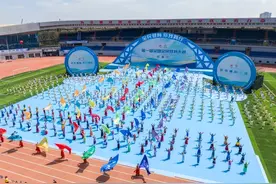 体育的盛会 人民的节日 欢乐的海洋——第一届全国全民健身大赛在沈阳开幕图片