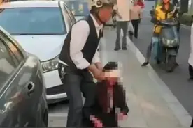 烂尾楼女律师被砸事件，评论区一边倒，外卖小哥被指责！图片