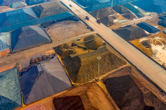 不许中国一家独大，特朗普联合8国在白宫签字，要废中国王牌