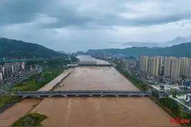 汶川突发泥石流后续：国道350线这些路段中断、交通管制图片