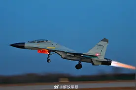 云端之上，战机凌空出击！图片