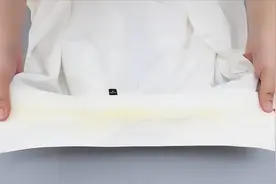 白衬衫有黄斑洗不掉要丢弃？利用5个小妙招轻松去除，每天都穿新衣服图片