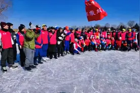 银发舞者 冰上追梦——记长春净月凯撒双滑协会老年滑冰爱好者图片