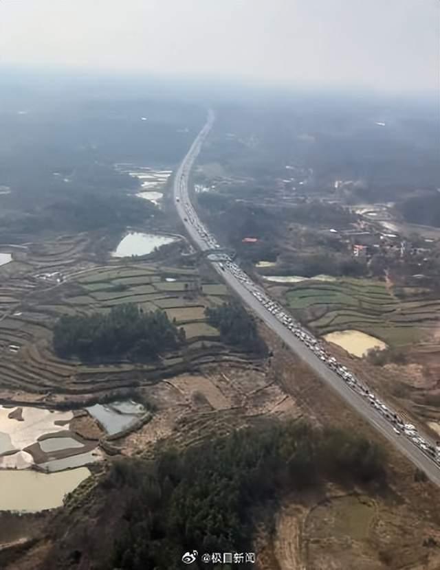 湖南男子开飞机回老家过国庆：65公里开车需一个多小时，开飞机只要15分钟