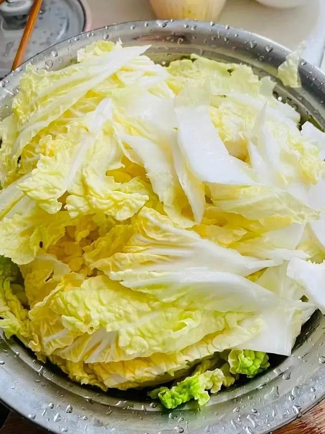 网购娃娃菜致全身出血？警方调查已锁定毒源：旧报纸包装惹的祸；娃娃菜鼠药非田间喷施