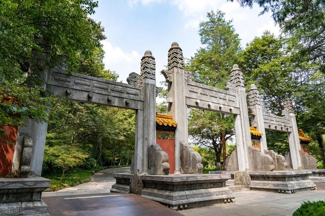 终于知道自己有多愚蠢了：南京还是太低调了，文旅都不上班吗？