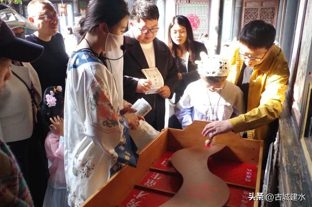 “五一”小长假就去建水：朱家花园接福纳财，临安府署顶缸、当差、赢免票