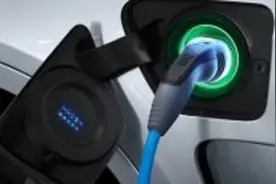 下雨天电动汽车能露天充电吗？这些安全重点要牢记图片