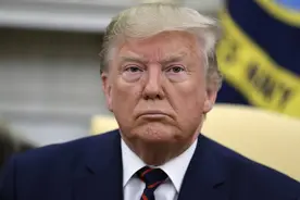 难怪特朗普屡屡对中国出手，他上了章家敦的当，还相信中国会赔偿图片