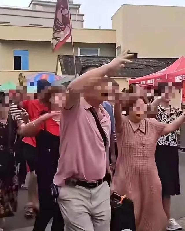 人心不足蛇吞象！人民日报点名，揭开全红婵真实处境，误会太深