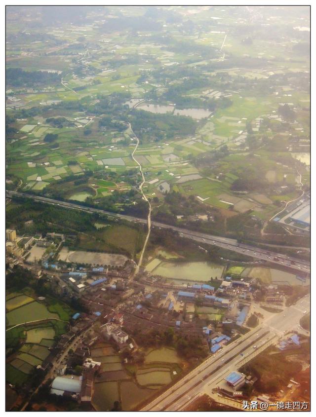 雪峰、云海、田陌 — 西藏林芝至成都空中俯瞰