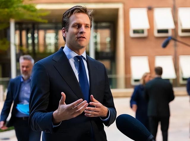 特朗普表态后，荷兰随即行动！对华举措引关注，800亿生意或受影响？