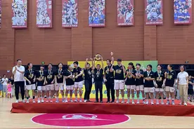 击败“三连冠”强劲对手，天府七中“贡嘎杯”初中女篮夺冠图片