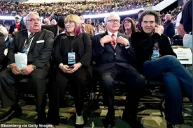 93岁巴菲特的新遗嘱，9448亿交由儿女做善事，不再给比尔·盖茨钱图片