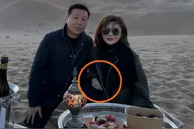 62岁关之琳敦煌行，与59岁已婚富豪举止亲密惹争议，正妻发文感谢图片