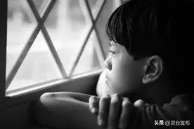 心理学家：孩子出现这四种表现不能忽视，说不定孩子患上了抑郁症图片