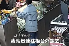 小孩哥1个眼神 , 大叔秒懂 ! 两人上演超默契教科书式救命 , 评论区笑死图片