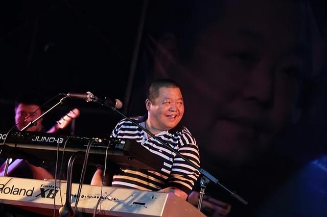 6上春晚，与恩师同居后怀孕，被骗流产，如今57岁准备孤独终老