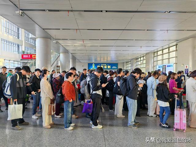 早晨六点出门，下午五点来到了山西地盘最大的城市忻州市