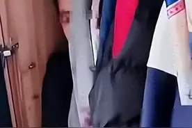 山东男子躲衣柜偷看老婆出轨5小时，惊讶的发现了老婆的另一面图片