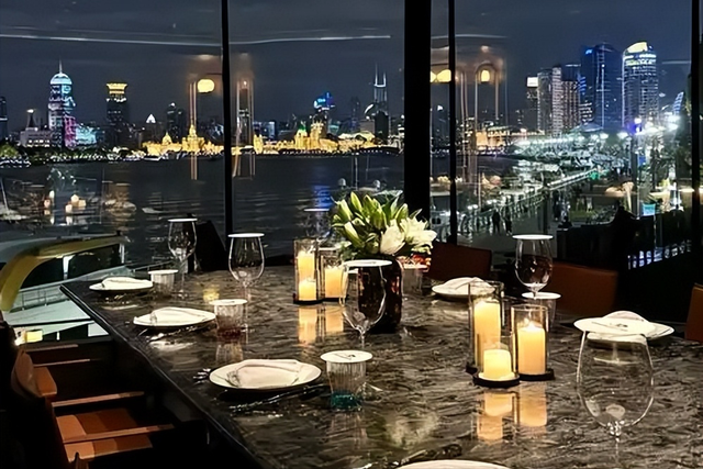 从伤口到视频，中国游客马尔代夫遇险，谁在导演“玩命式创作”