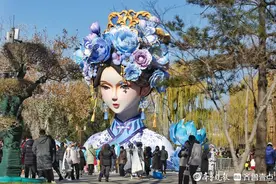 古风少女争相打卡大明湖，这次是奔着“夏雨荷”来的图片